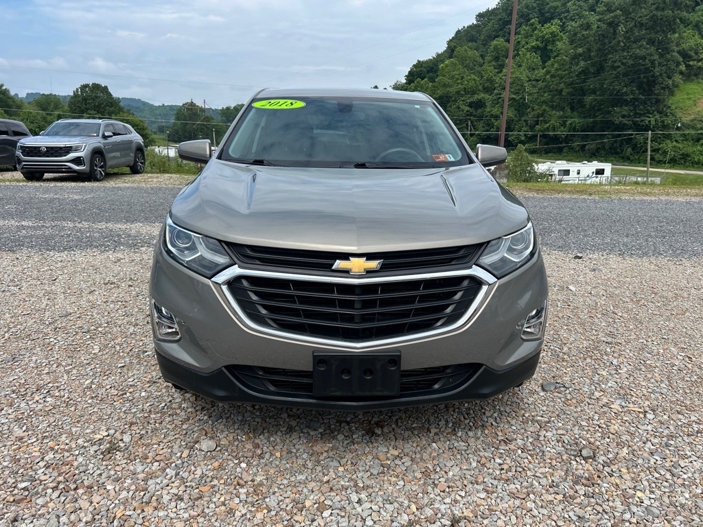 2018 Chevrolet Equinox LT photo 2