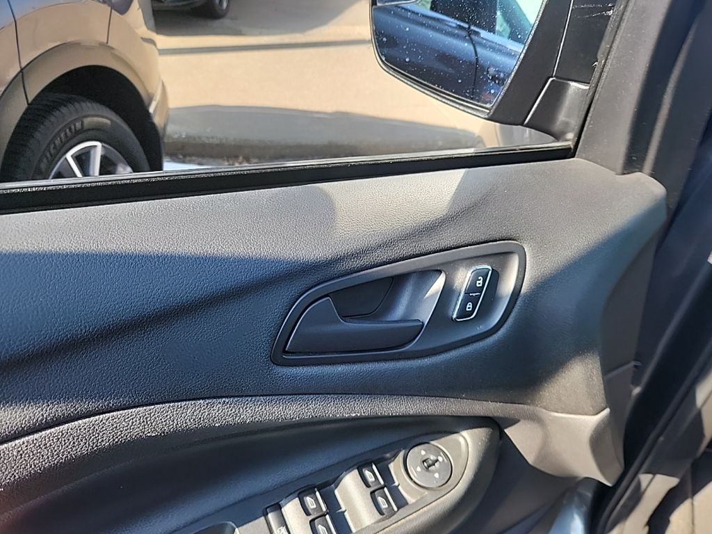 2014 Ford Escape S photo 12