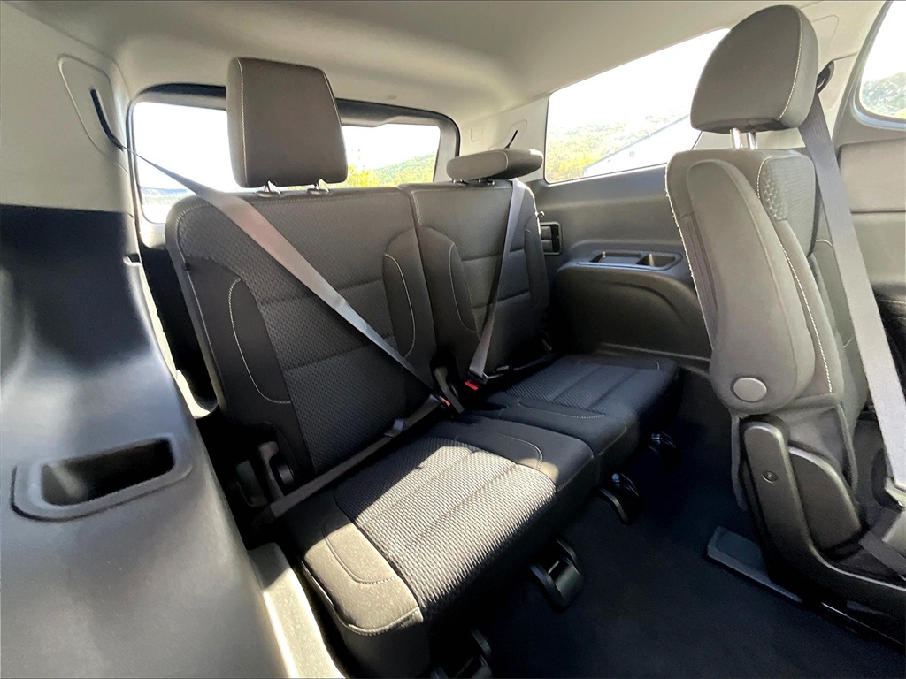 2023 Gmc Acadia SLE photo 17