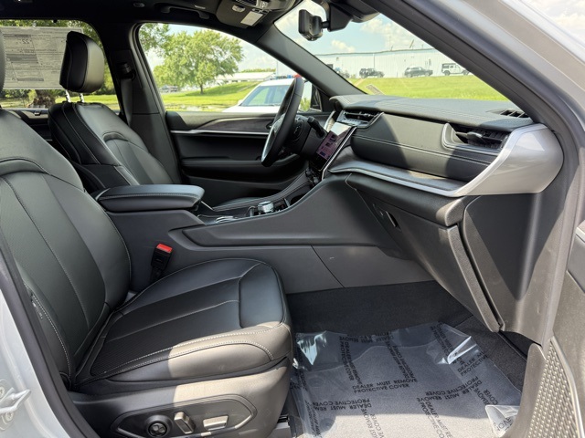 2025 Jeep Grand Cherokee Limited photo 7