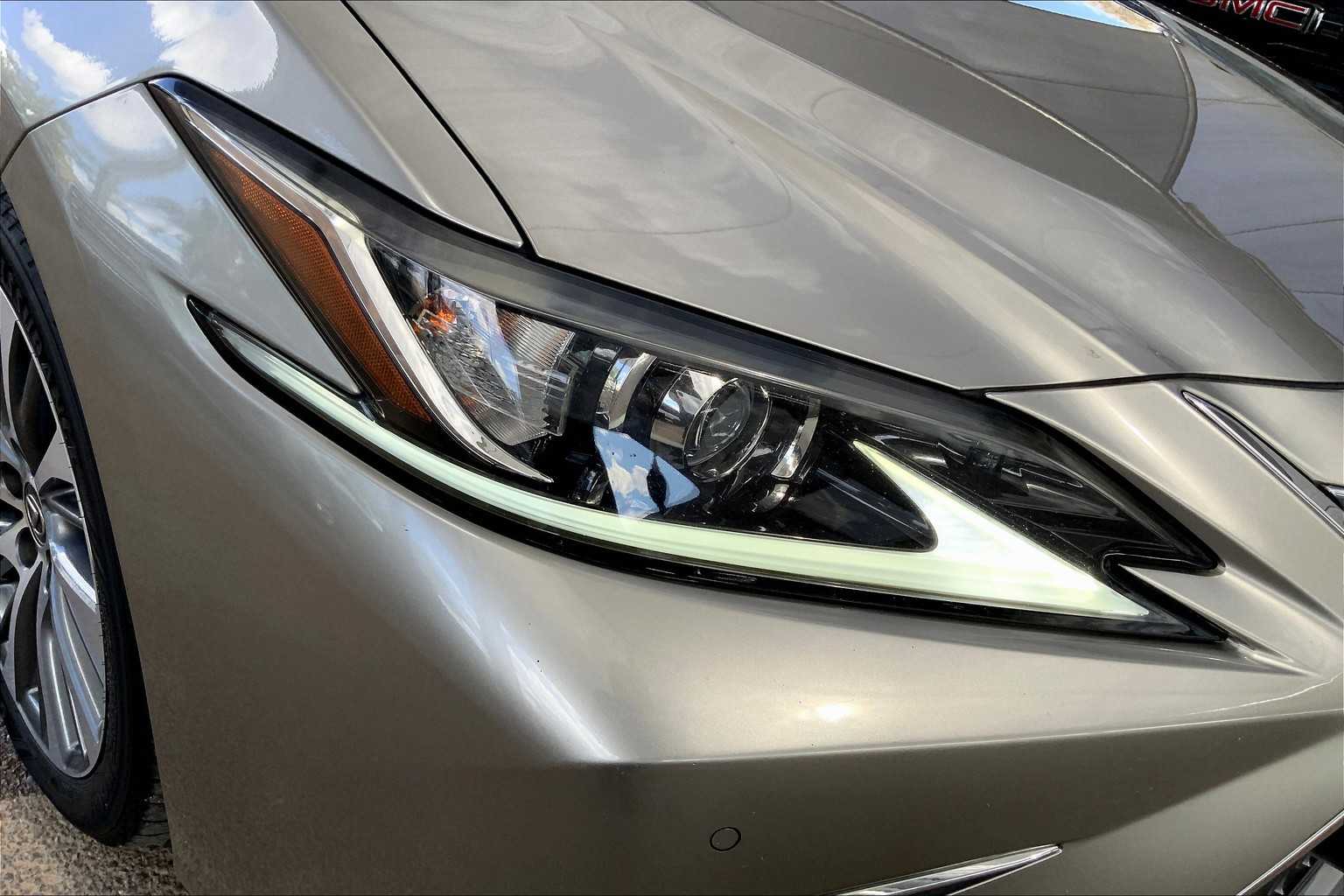 2019 Lexus ES 350 photo 24
