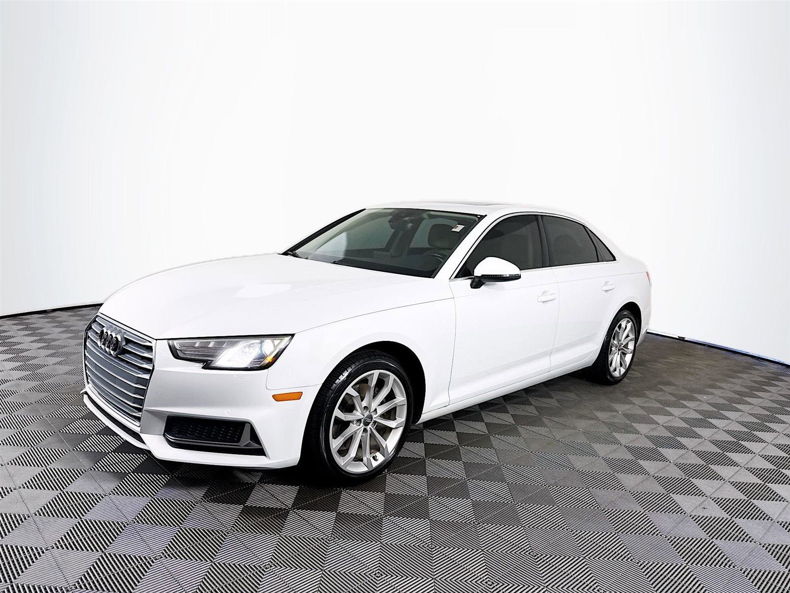2019 Audi A4 Premium photo 3