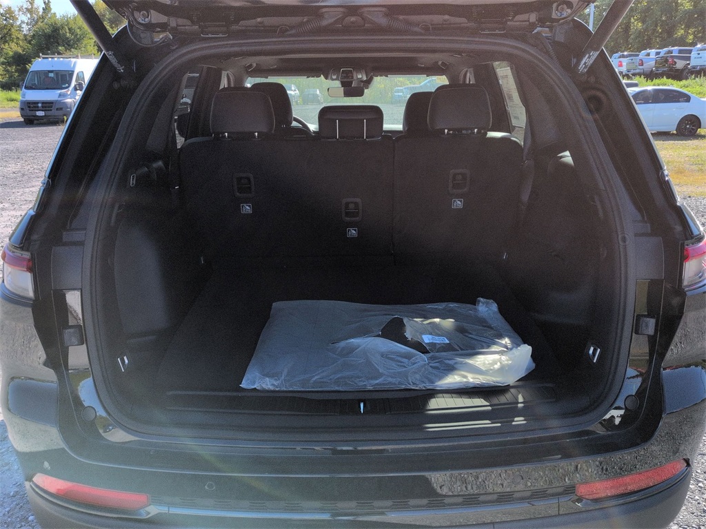 2025 Jeep Grand Cherokee Altitude X photo 3