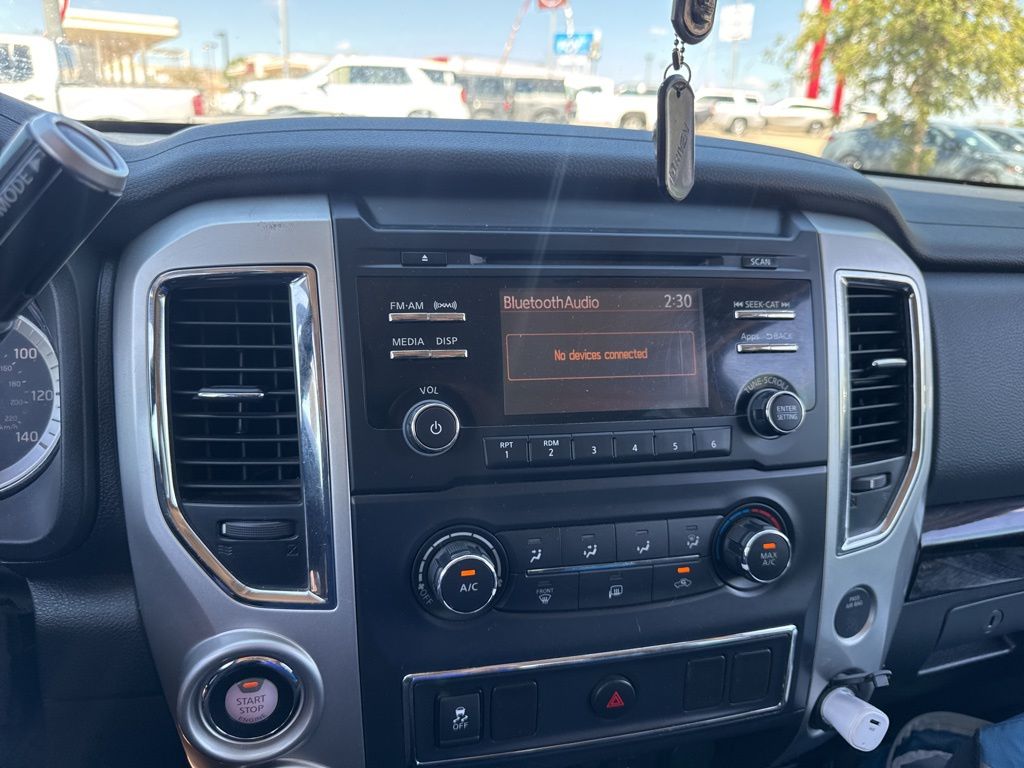 2017 Nissan Titan SV photo 10