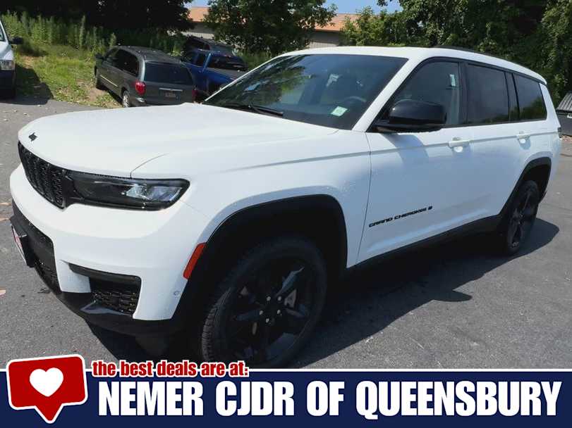 2025 Jeep Grand Cherokee Limited photo 3