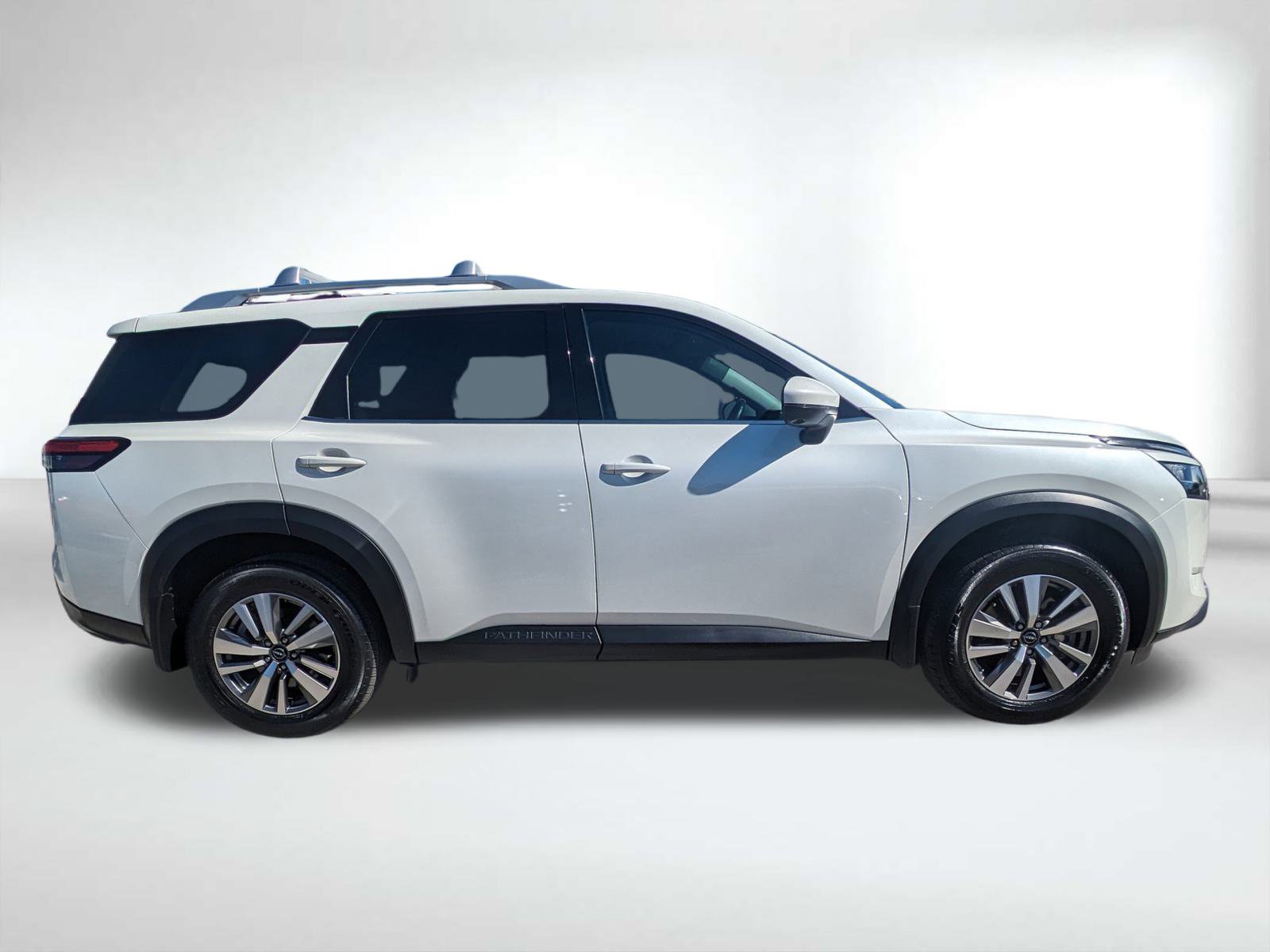 2022 Nissan Pathfinder SL photo 3