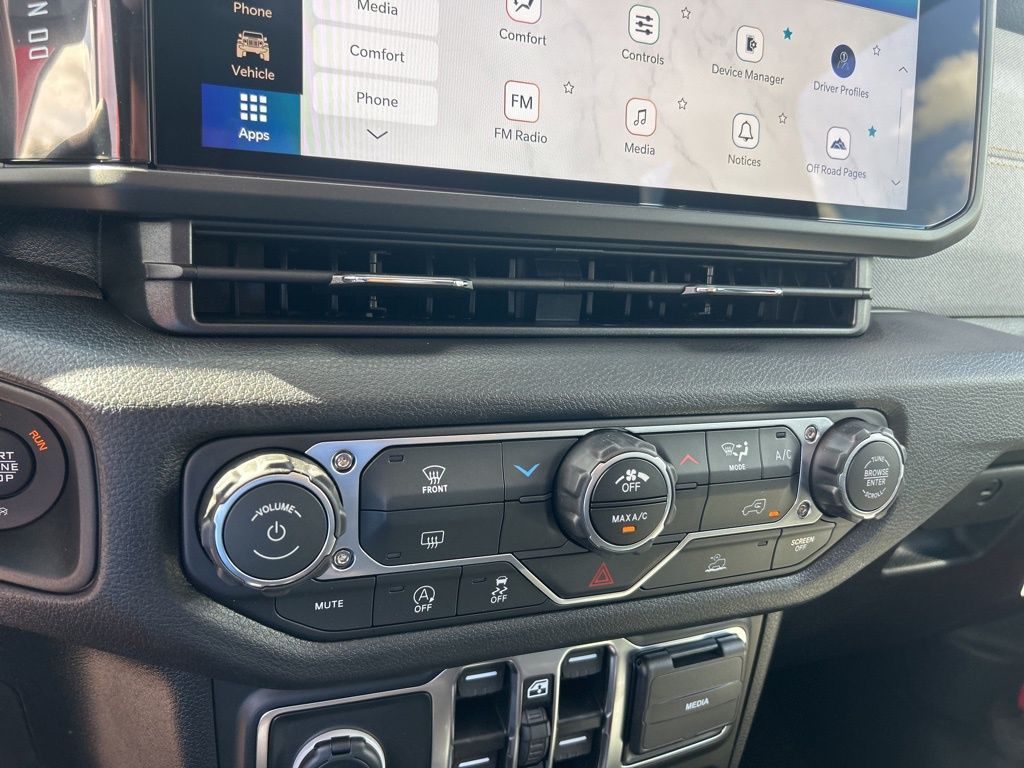 2025 Jeep Gladiator Sport photo 35