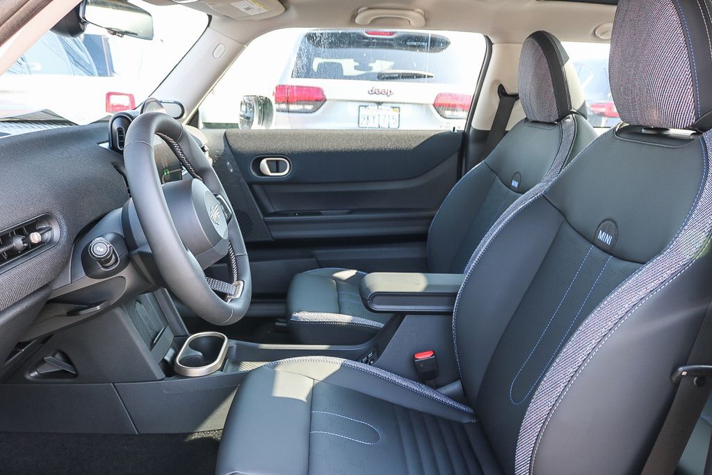 2025 Mini Cooper 2 Door Hardtop Signature photo 16