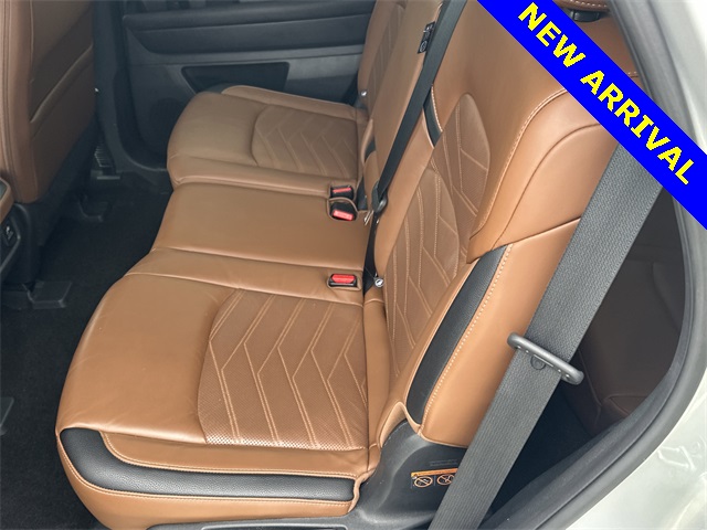 2023 Nissan Pathfinder Platinum photo 11