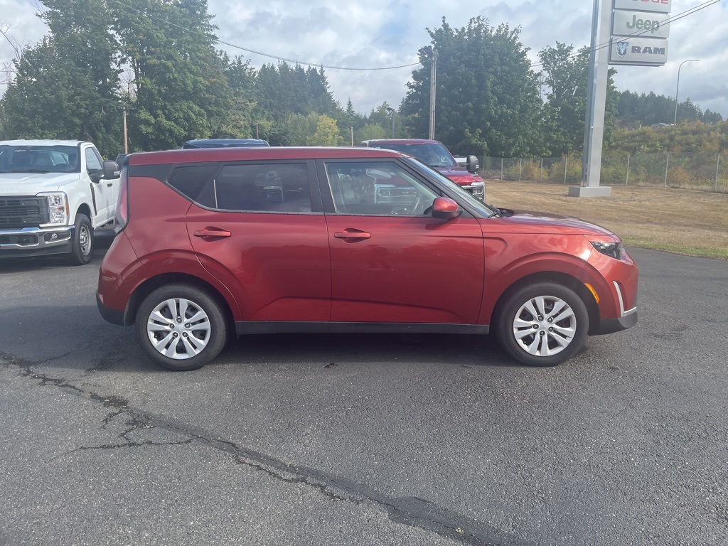 2023 Kia Soul LX photo 4