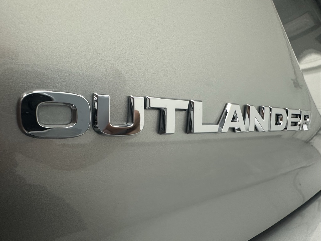 2025 Mitsubishi Outlander SE S-AWC photo 4