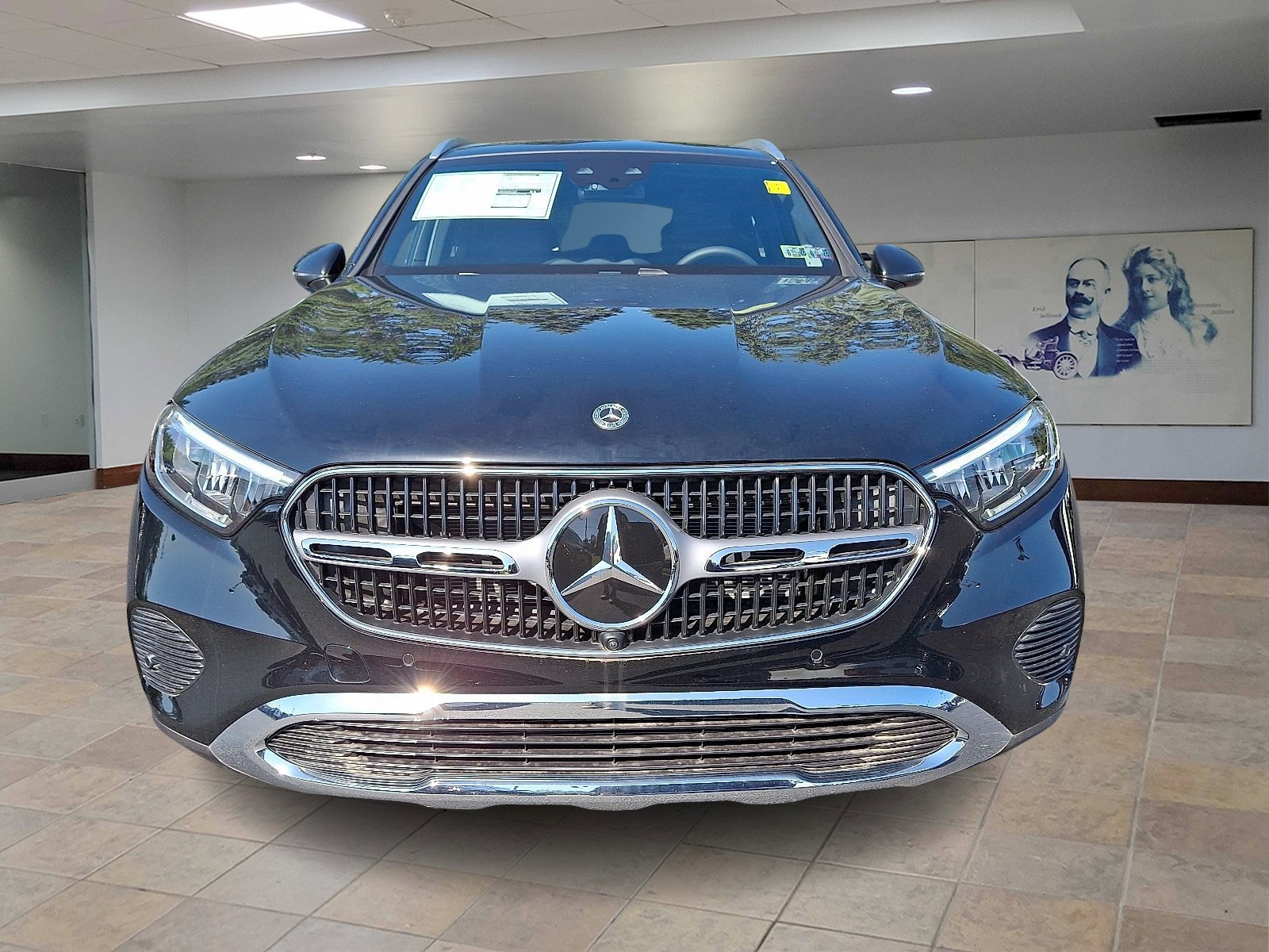 2025 Mercedes Benz GLC 300 4MATIC photo 2