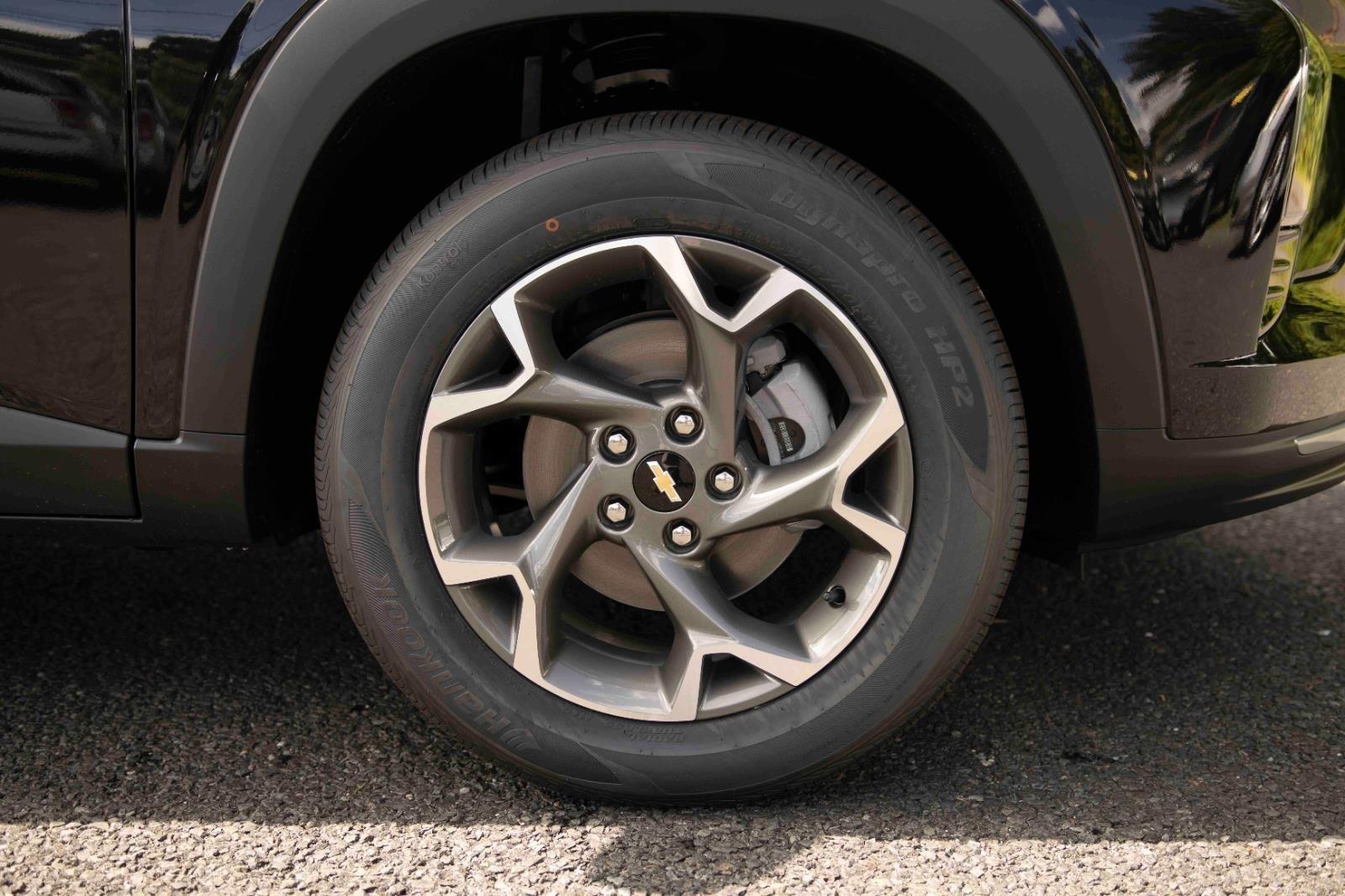 2025 Chevrolet Trax LT photo 10