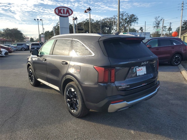 2025 Kia Sorento S photo 4