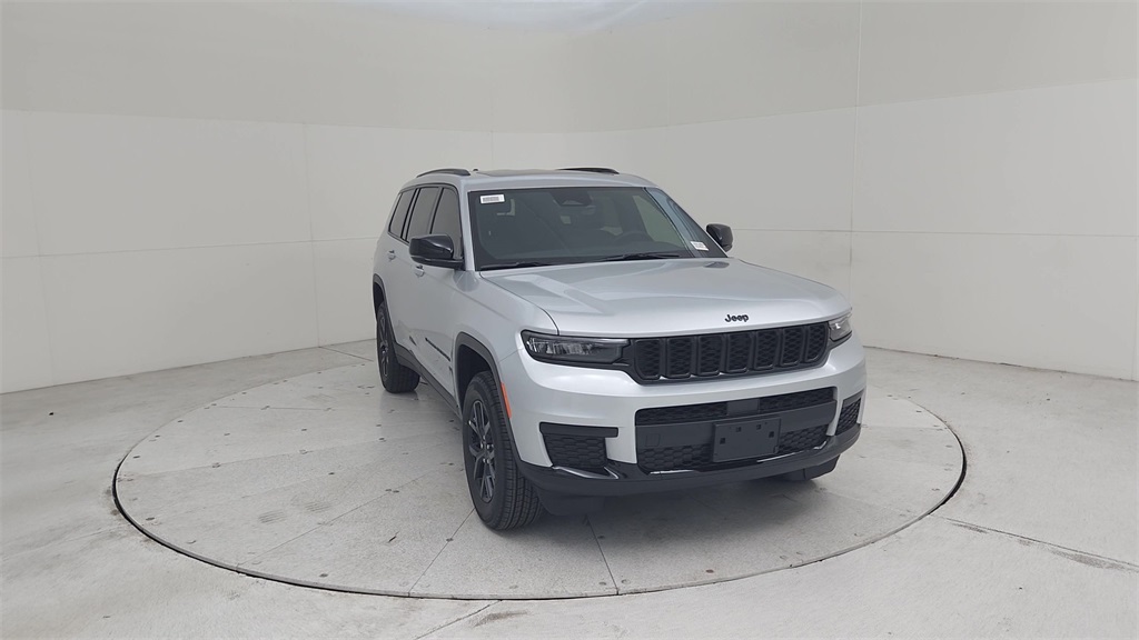 2025 Jeep Grand Cherokee Laredo Altitude X photo 4