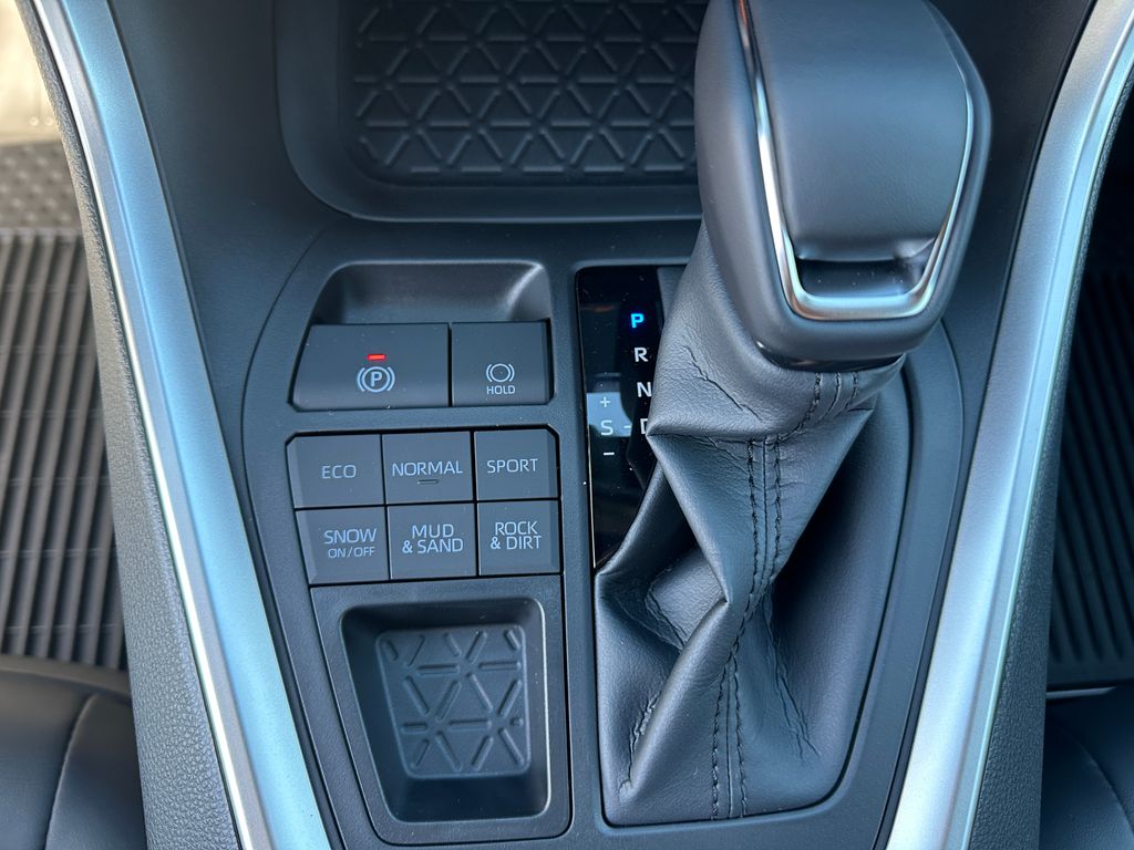2025 Toyota RAV4 XLE Premium photo 17