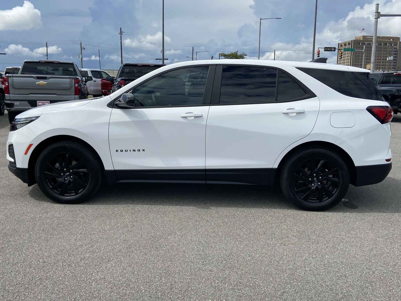 2023 Chevrolet Equinox LS photo 3