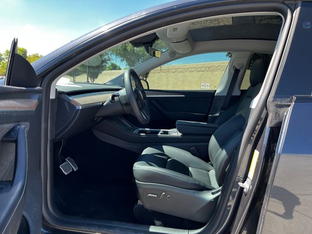 2024 Tesla Model Y Long Range photo 10
