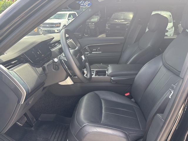 2023 Land Rover Range Rover SE photo 6
