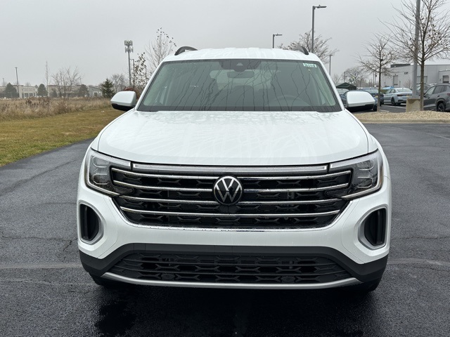 2026 Volkswagen Atlas SE photo 2