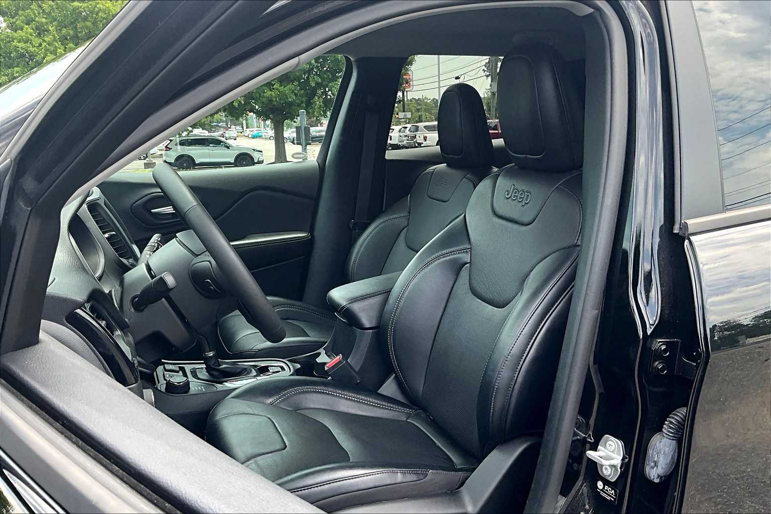 Image of Pre-Owned 2023 Jeep Cherokee Altitude Lux
