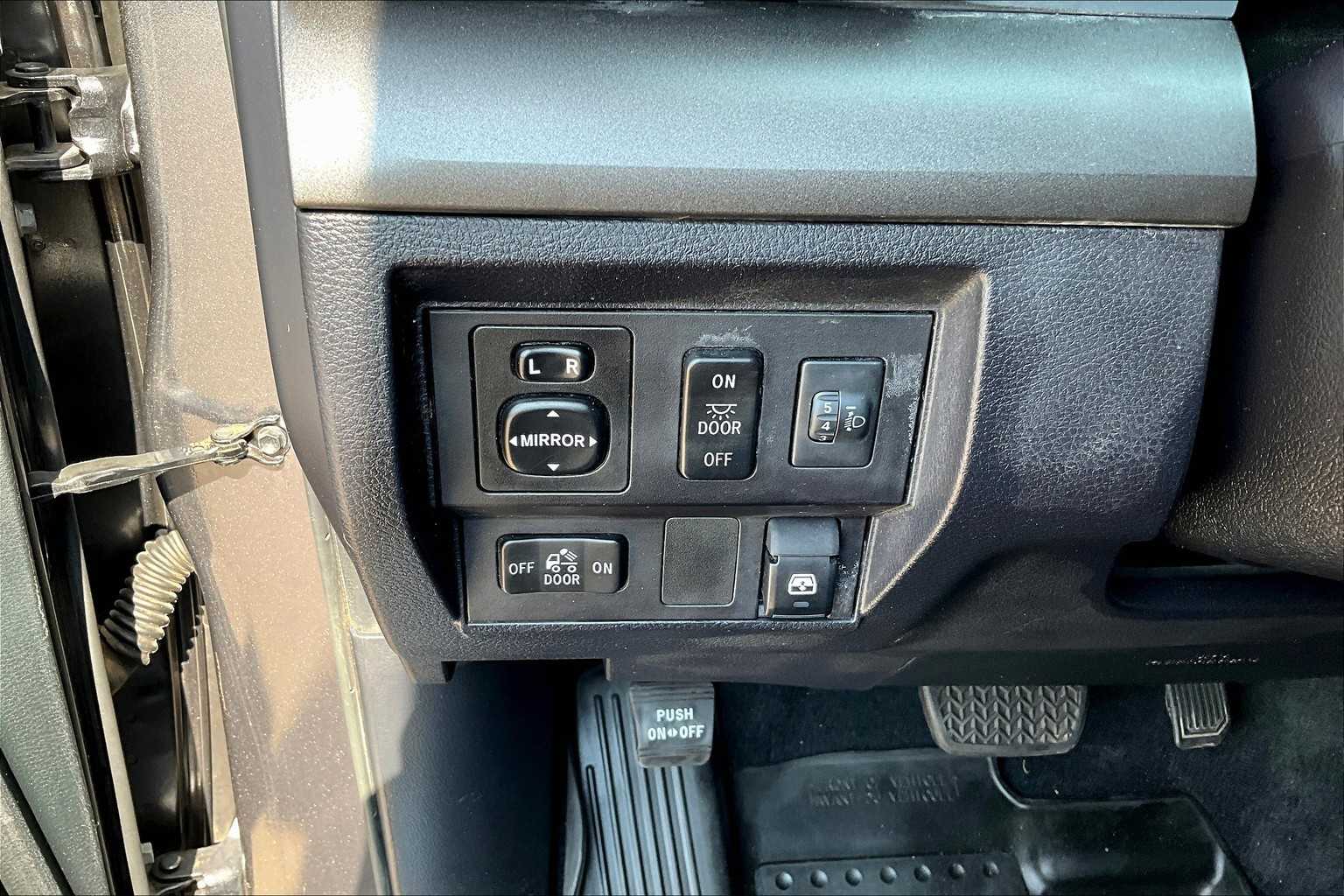 2017 Toyota Tundra SR5 photo 29