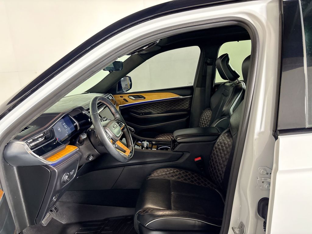 2022 Jeep Grand Cherokee Summit photo 5