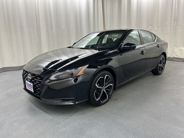 2023 Nissan Altima 2.5 SR photo 2