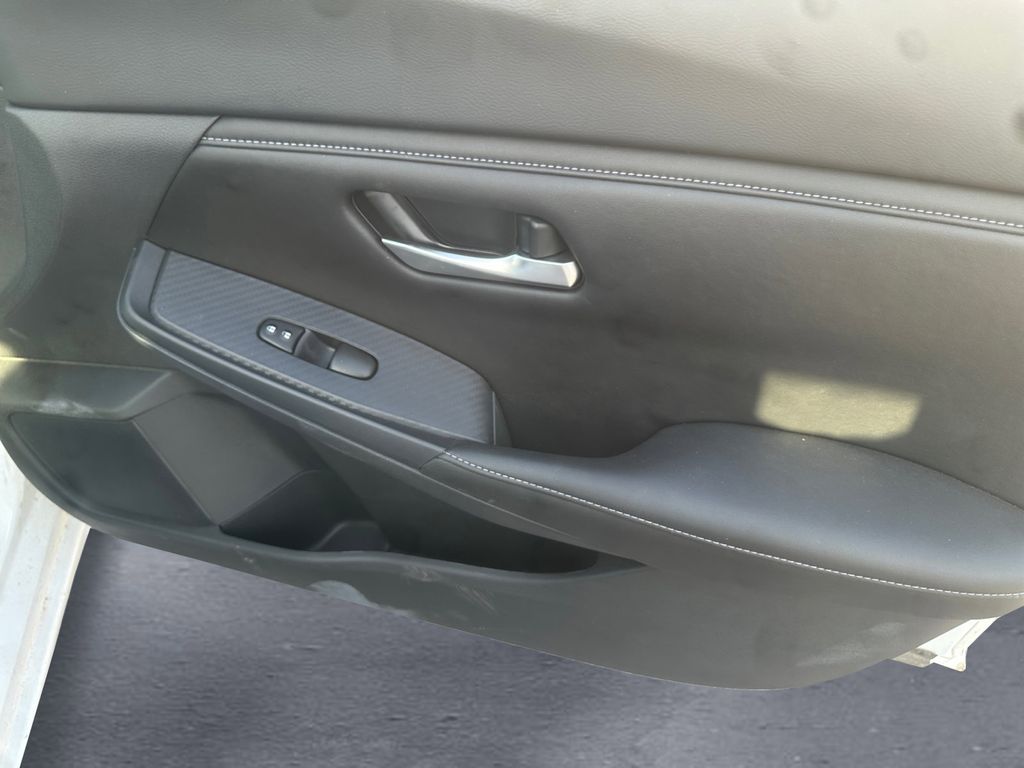 2025 Nissan Sentra SV photo 14