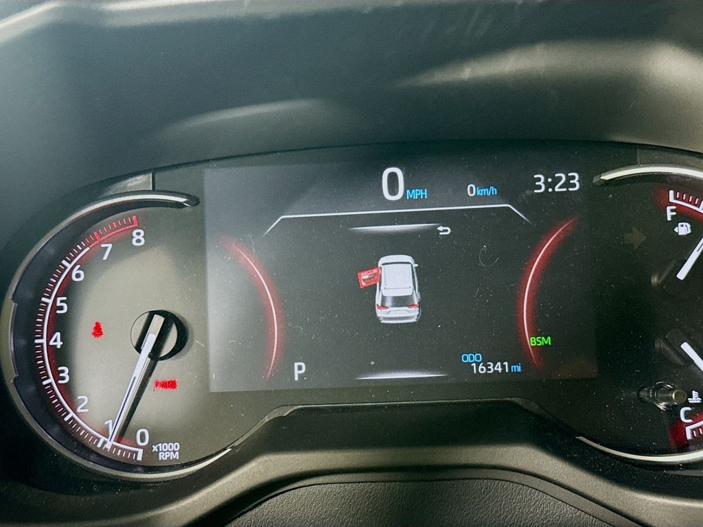 2023 Toyota RAV4 XLE photo 9