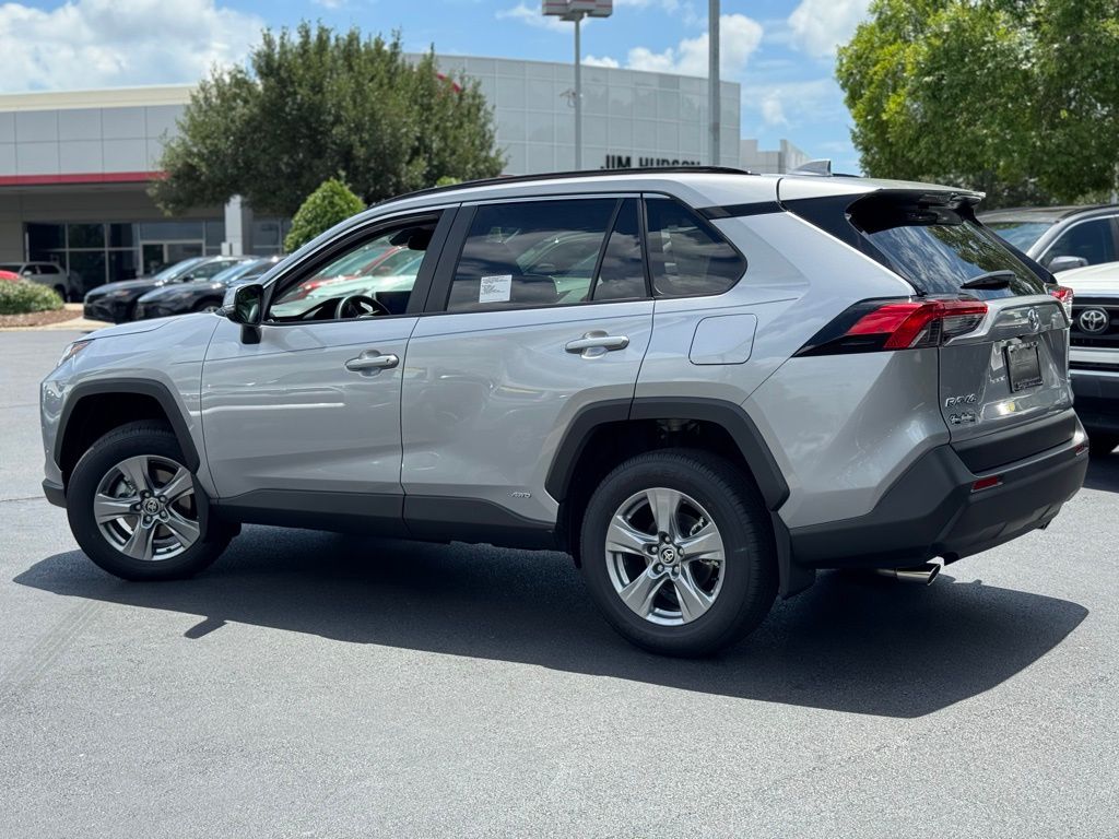 2025 Toyota RAV4 Hybrid LE photo 7