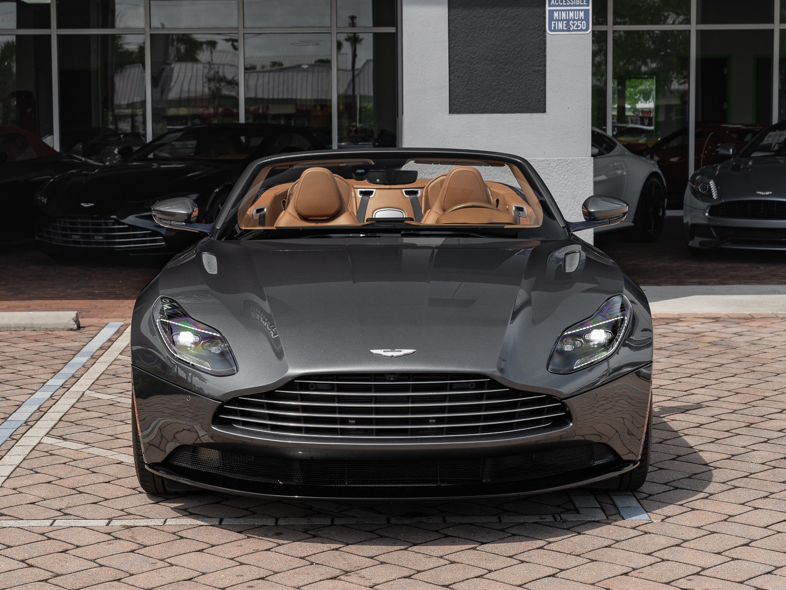 2019 Aston Martin DB11 AM5 photo 16