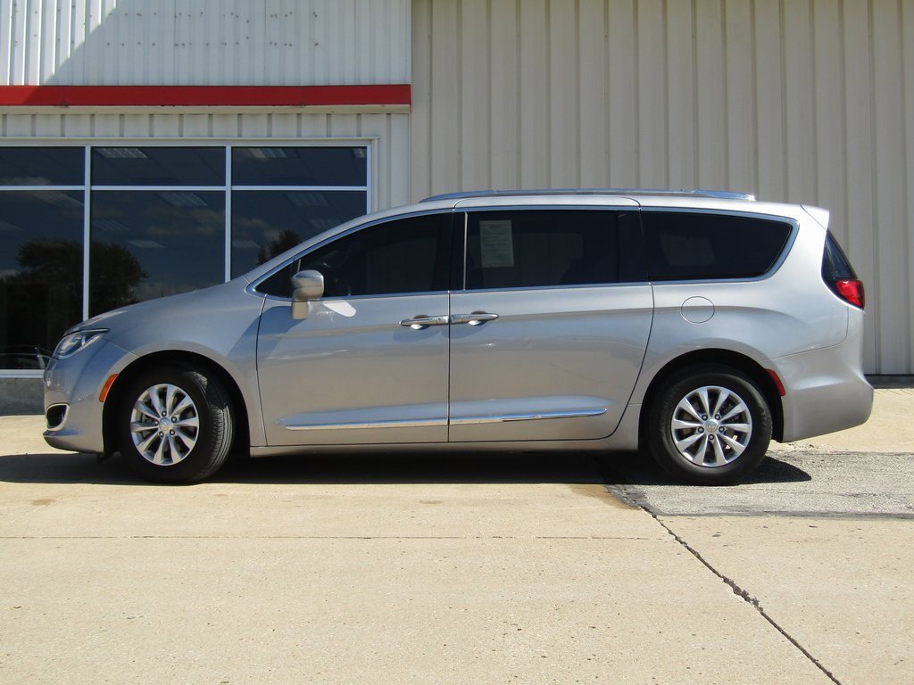 2019 Chrysler Pacifica Touring L photo 8