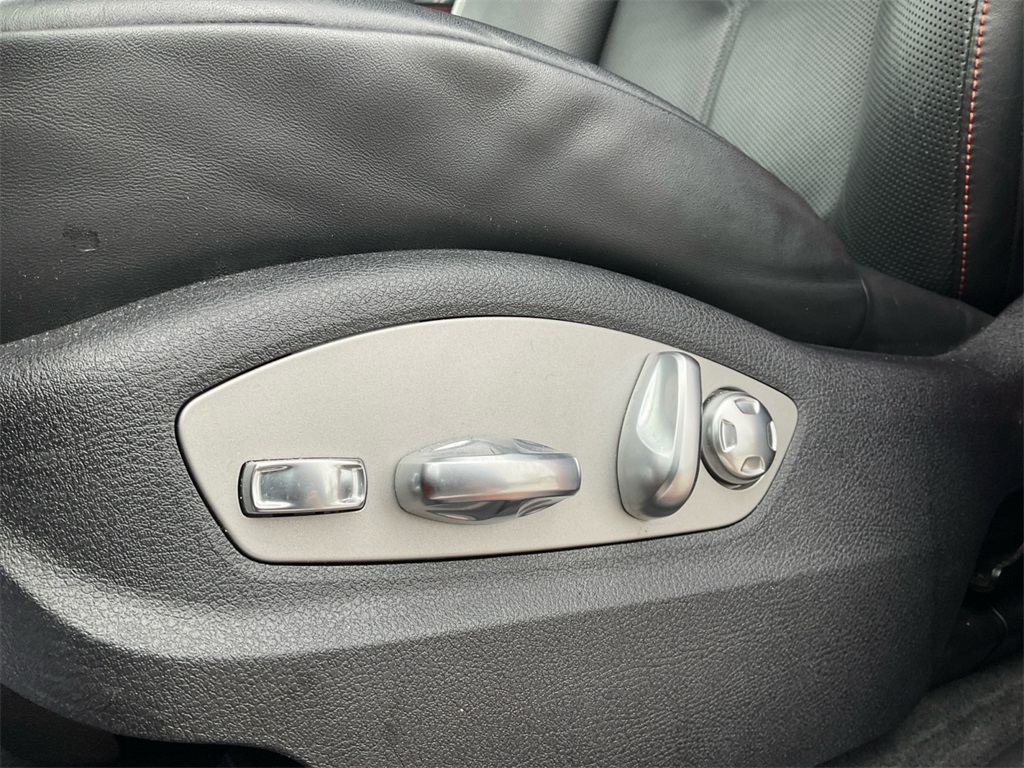 2023 Porsche Macan Base photo 30