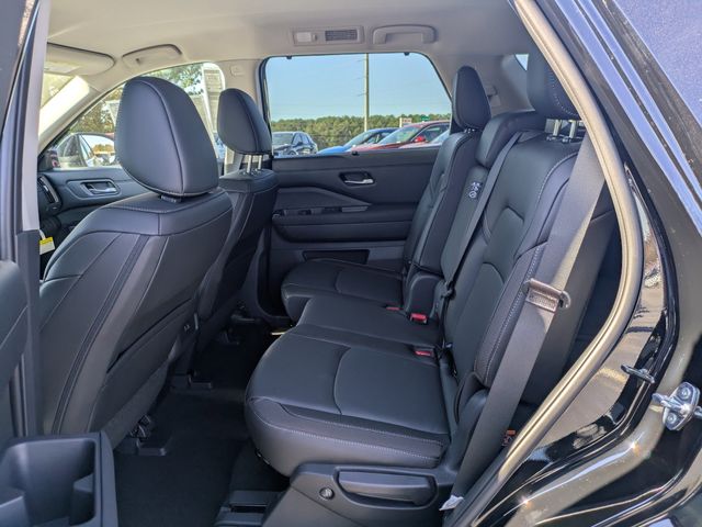 2025 Nissan Pathfinder SL photo 4