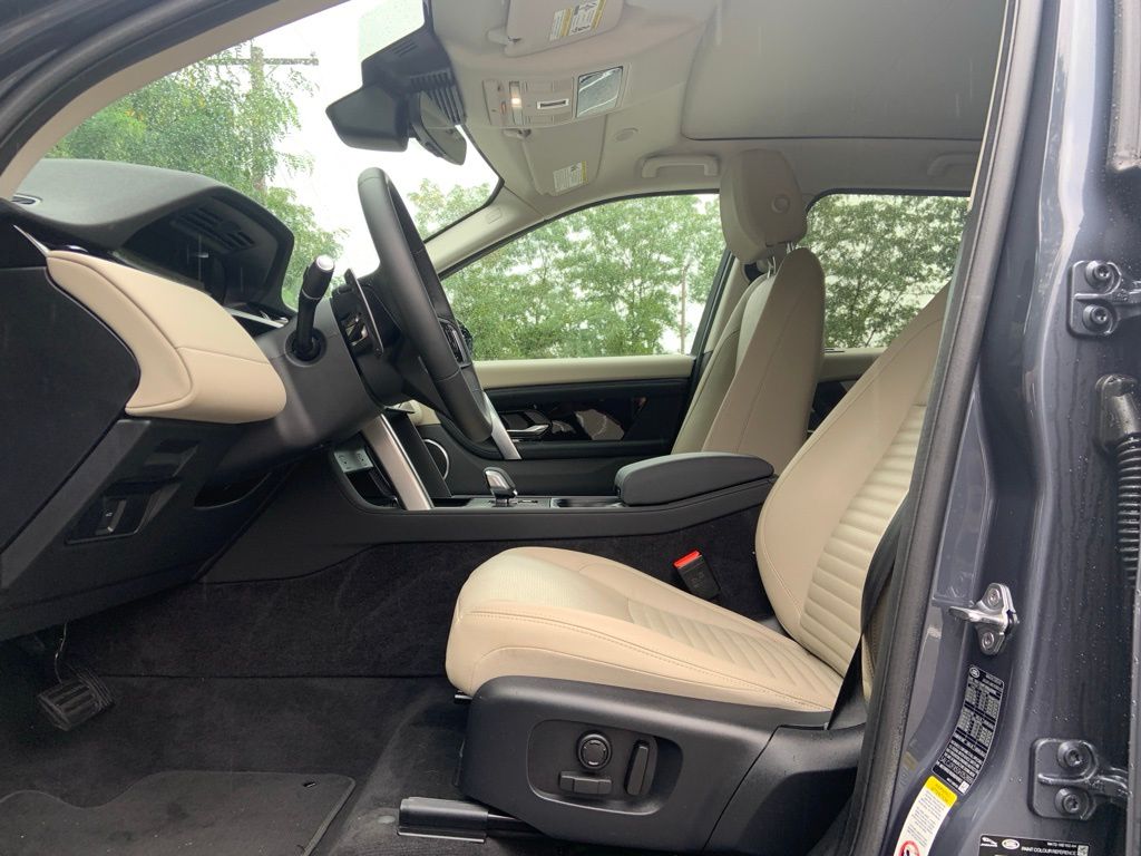 2025 Land Rover Discovery Sport S photo 13