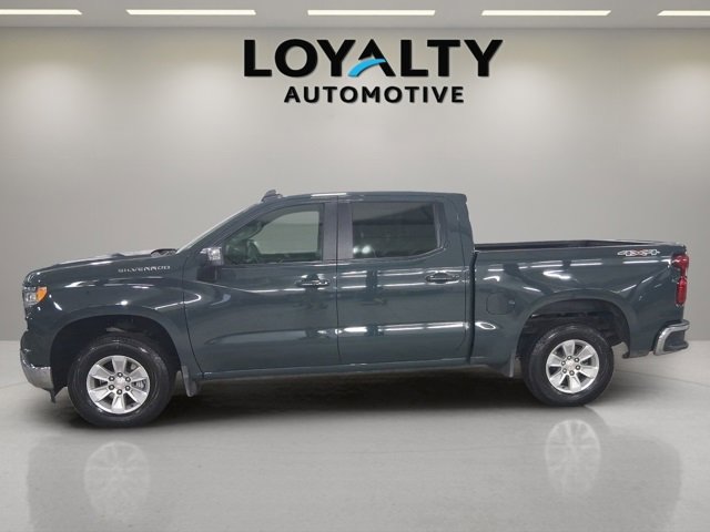 2025 Chevrolet Silverado 1500 LT photo 2