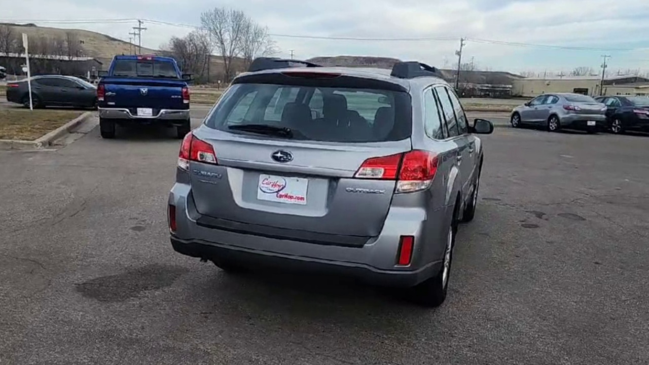 2011 Subaru Outback 2.5i photo 2