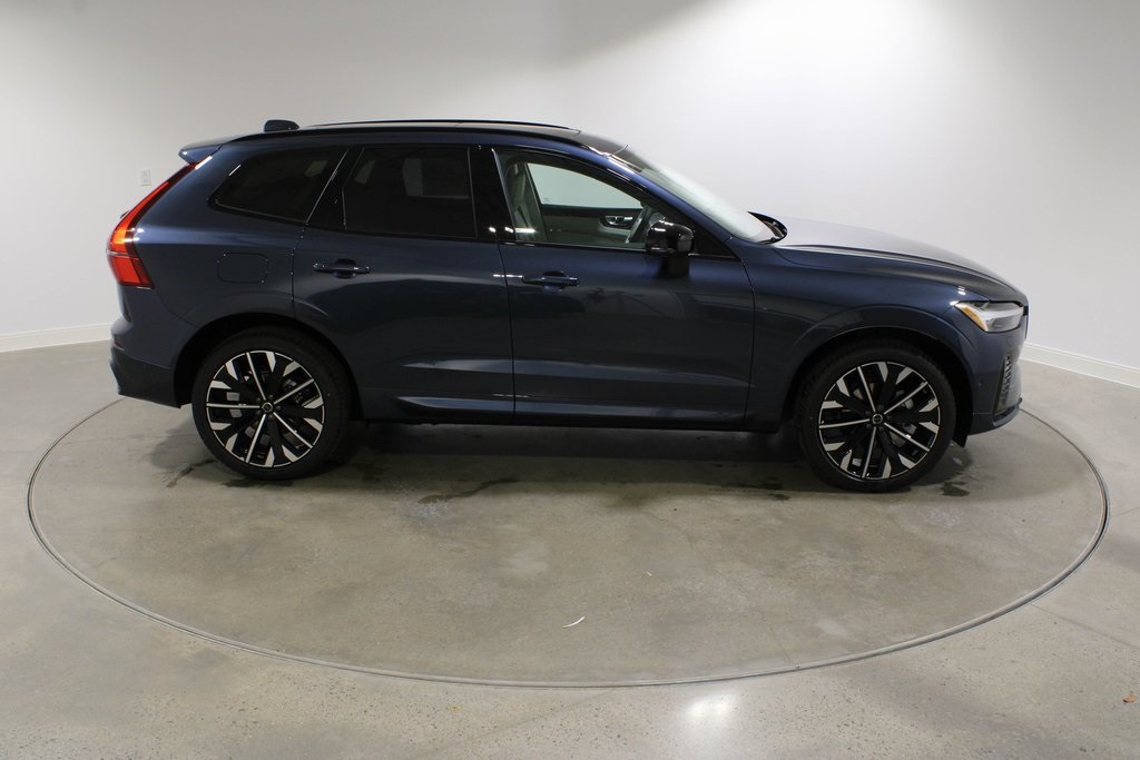 2026 Volvo XC60 B5 photo 3