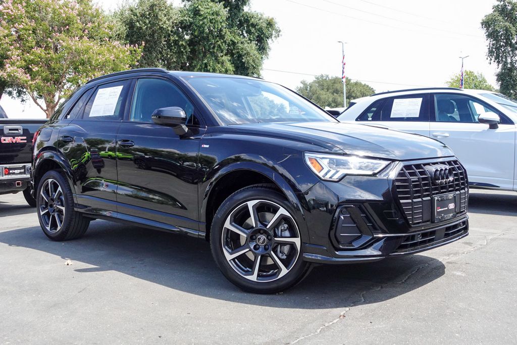 2025 Audi Q3 S line Premium Plus photo 2