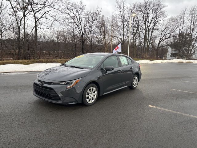 2024 Toyota Corolla LE's photo