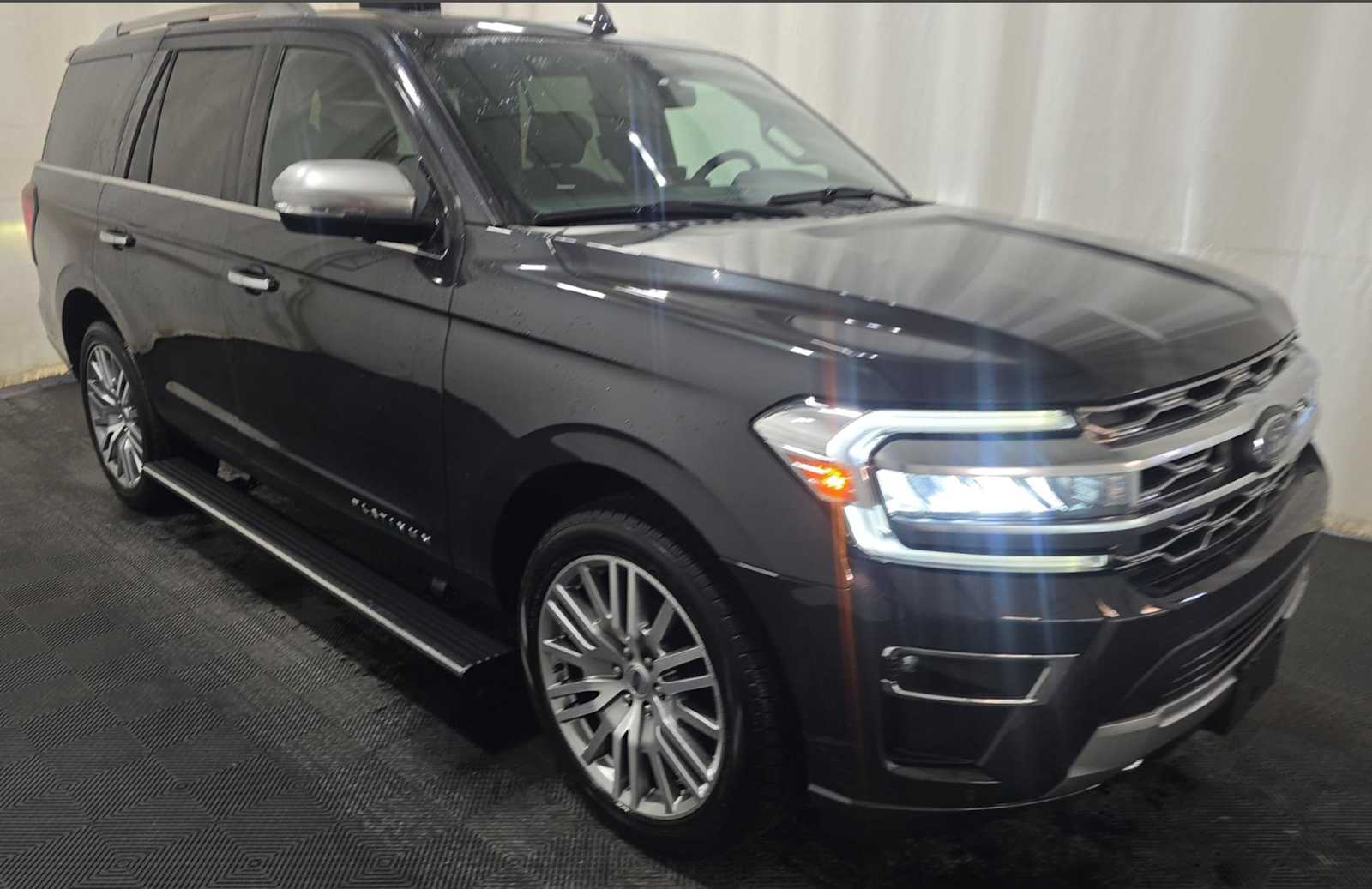 2023 Ford Expedition Platinum photo 3