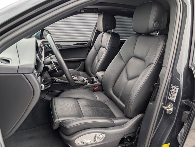 2024 Porsche Macan T photo 5