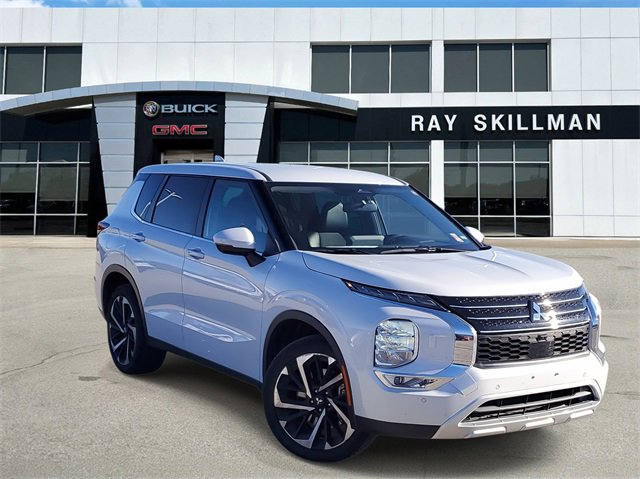 2024 Mitsubishi Outlander SE's photo