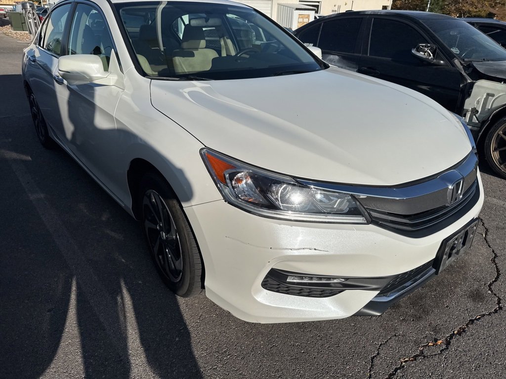 2017 Honda Accord EX photo 4