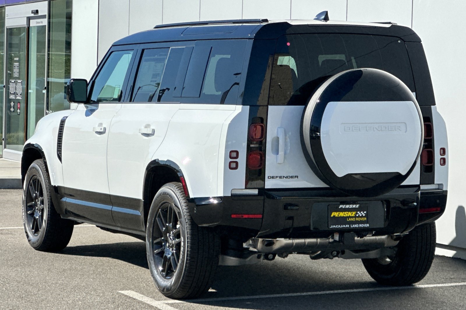 2025 Land Rover Defender 110 X-Dynamic SE photo 2