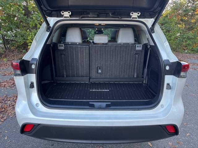 2020 Toyota Highlander XLE photo 10