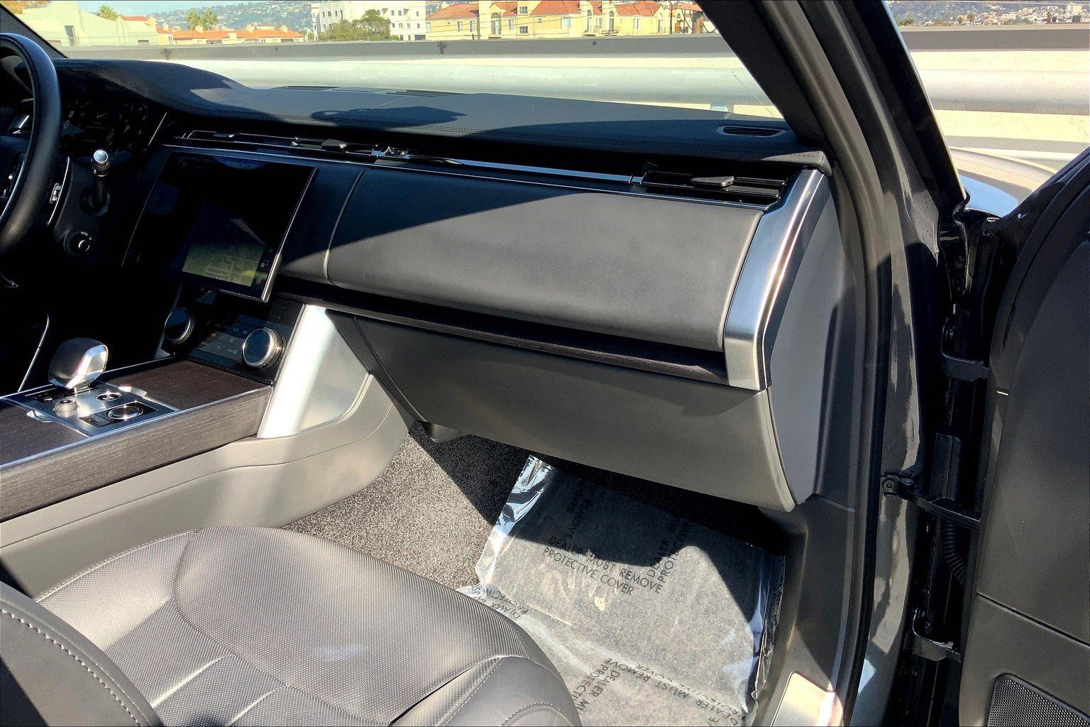 2023 Land Rover Range Rover SE photo 17
