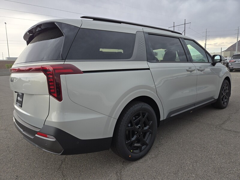 2026 Kia Carnival SX Prestige photo 2