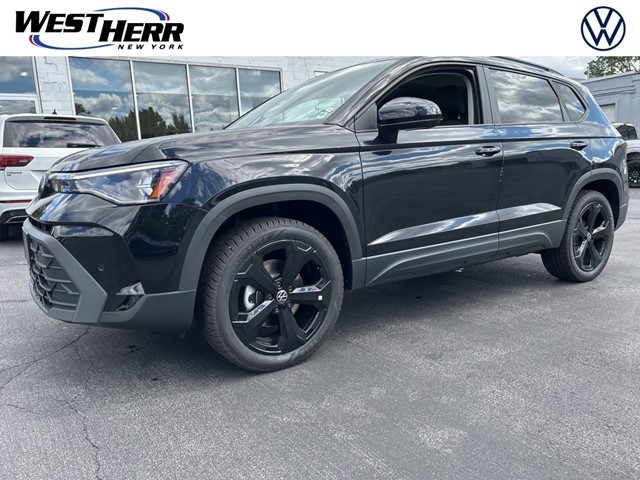 2025 Volkswagen Taos SE Black's photo